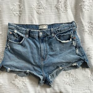 Abercrombie & Fitch The Mom Short High Rise Size 32/14